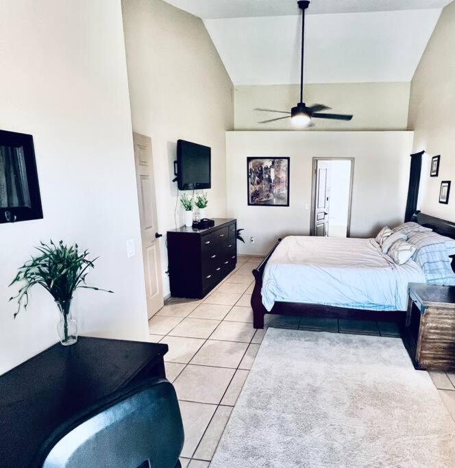 Master king suite Phoenix gem! - image 35