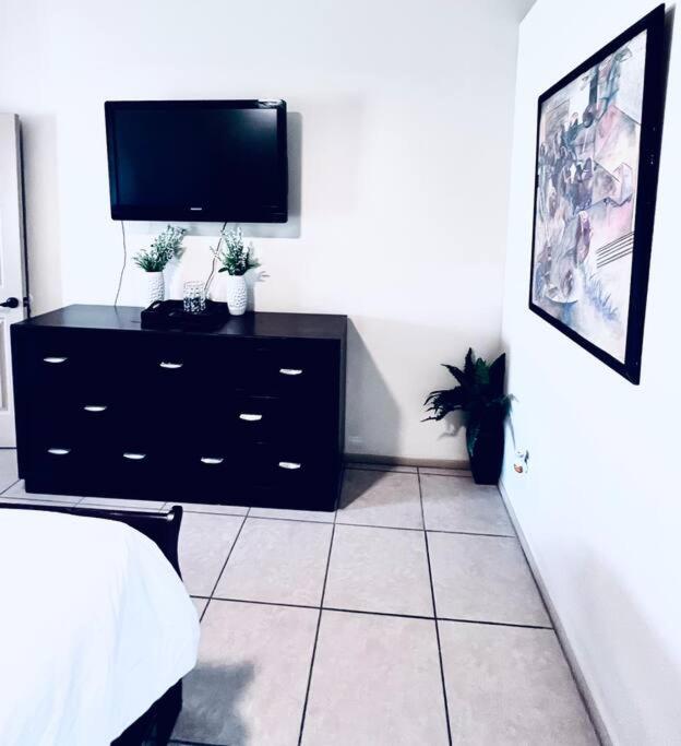 Master king suite Phoenix gem! - image 8