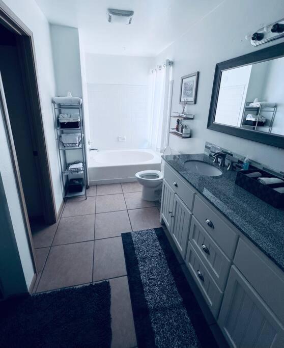 Master king suite Phoenix gem! - image 15