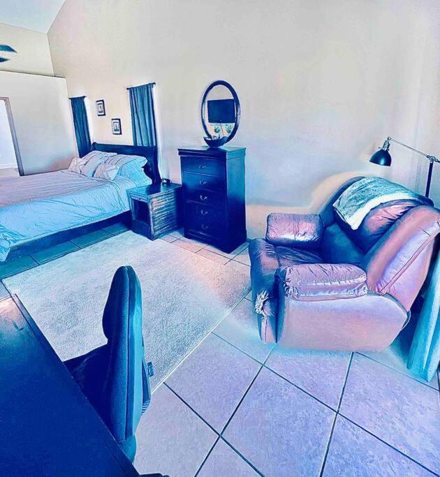 Master king suite Phoenix gem! - image 31