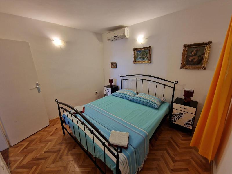 Three-Bedroom Apartment with Terrace and Sea View image 1