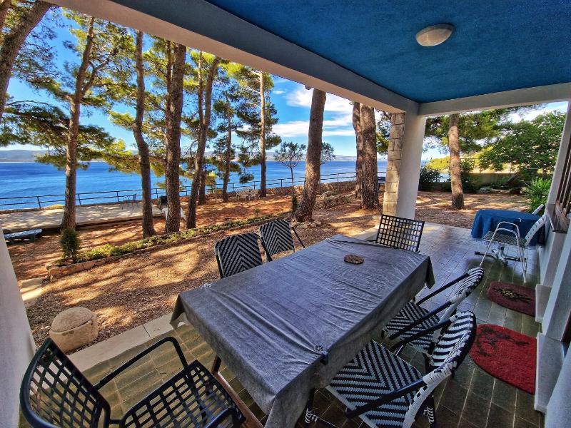 Three-Bedroom Apartment with Terrace and Sea View image 3