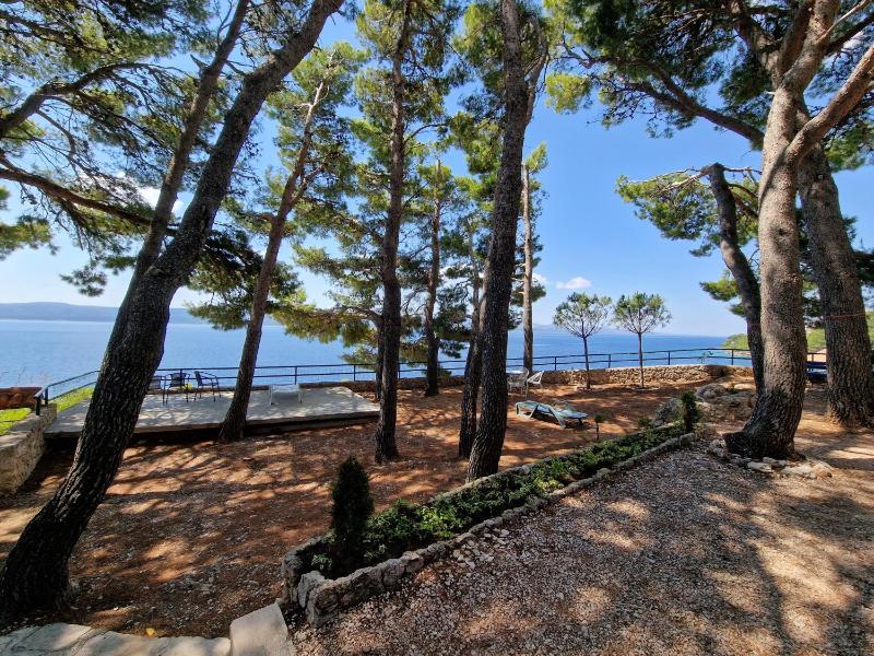 Three-Bedroom Apartment with Terrace and Sea View image 2