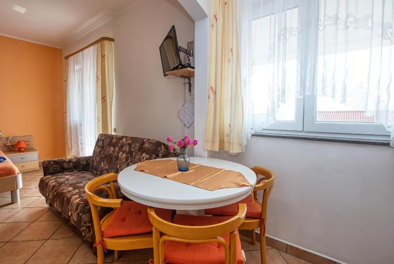 Studio with Balcony and Sea View image 4