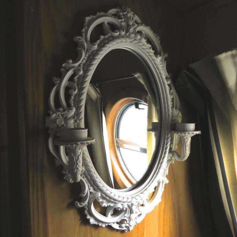 Houseboat - Millie Grace image 2
