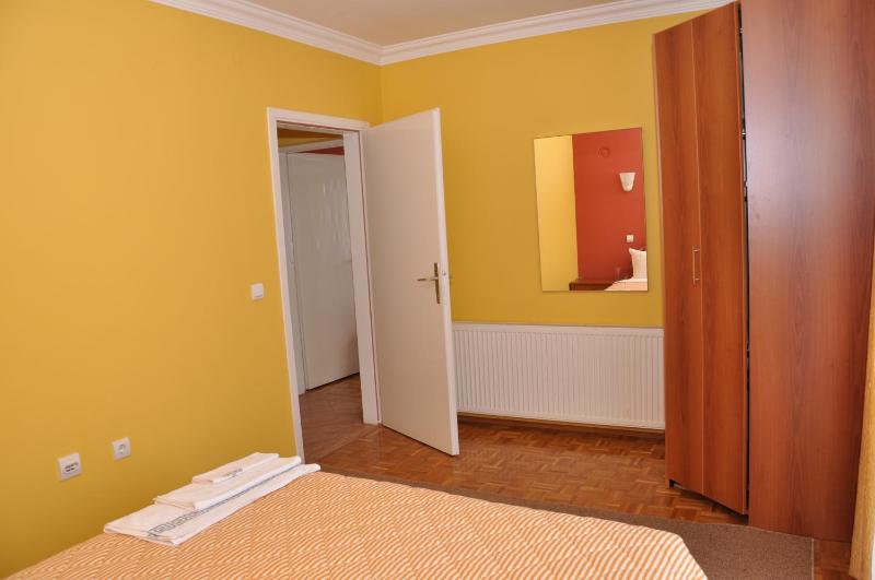 Twin Room image 3