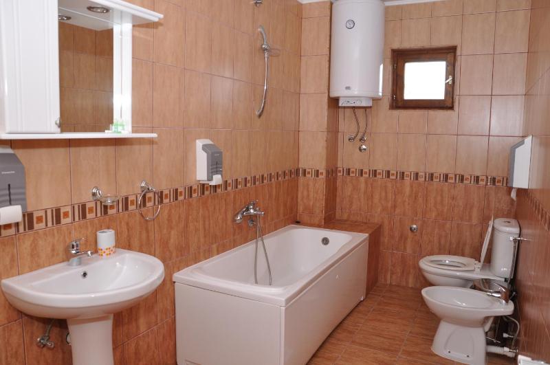 Twin Room image 2