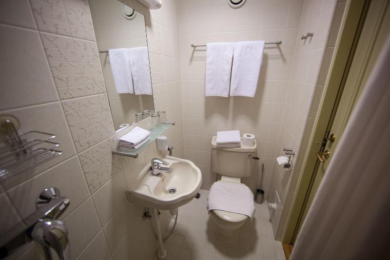 Double Room image 3