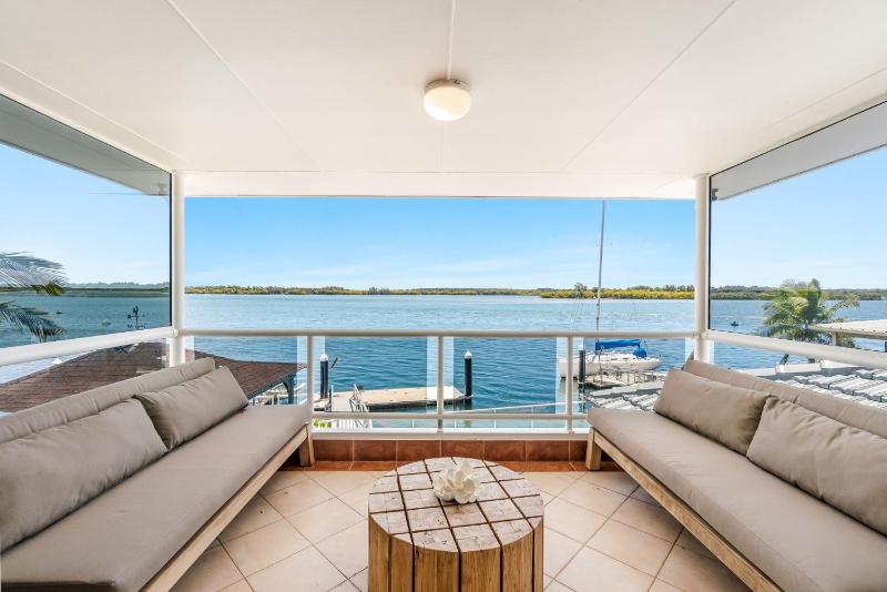 Salty Dayz - Designer Waterfront with Private Pontoon & Pool - Holiday Yamba - image 2