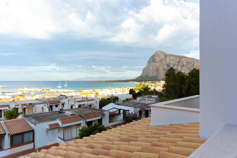 Double Room with Sea View image 2