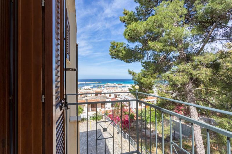 Double Room with Partial Sea View image 3