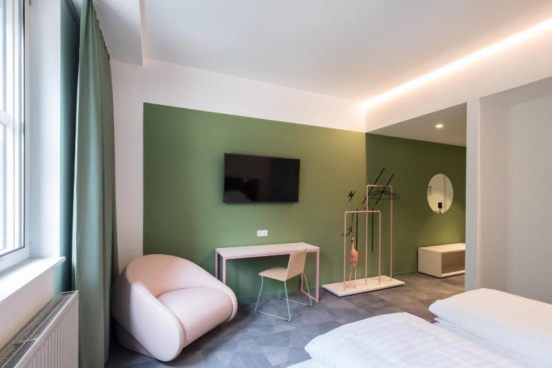 Double Room image 3