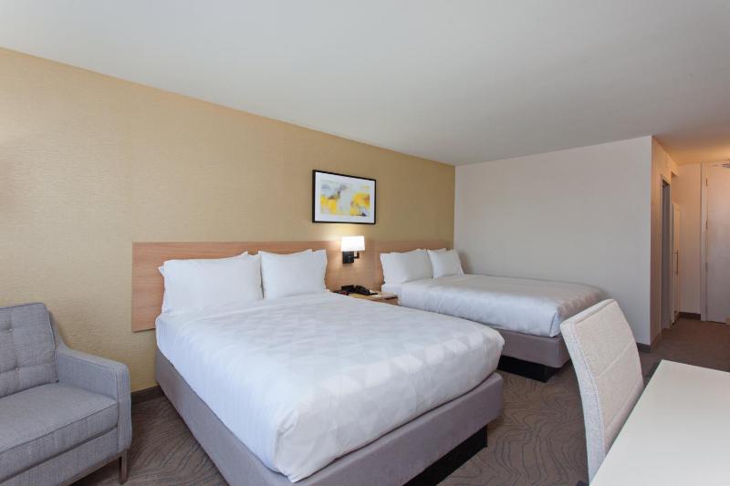 Standard Room with Two Queen Beds image 4