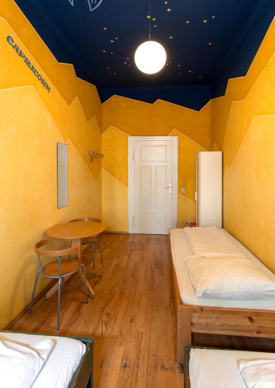 Triple Room with Shared Bathroom image 1