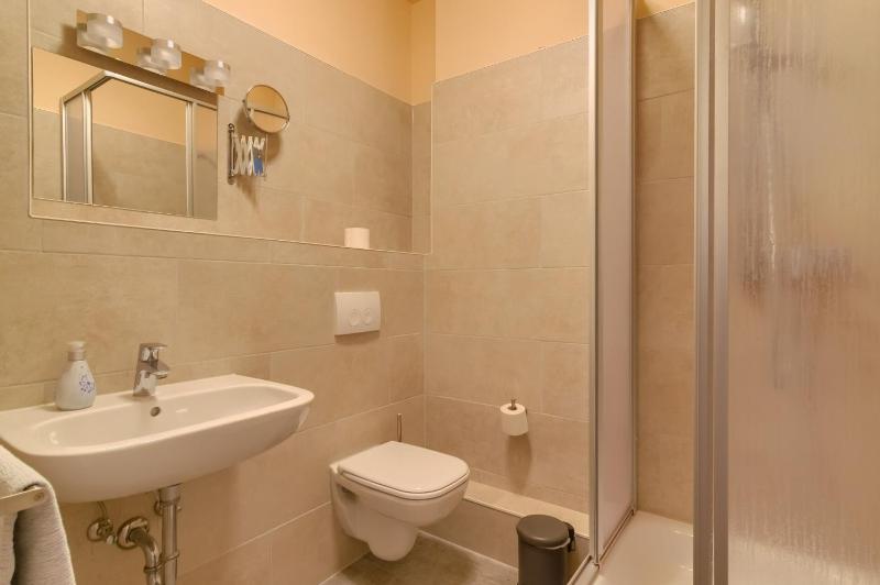 Twin Room image 1
