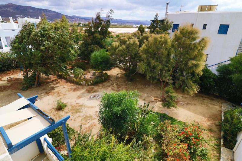 Triple Studio with Garden and Mountain View image 2