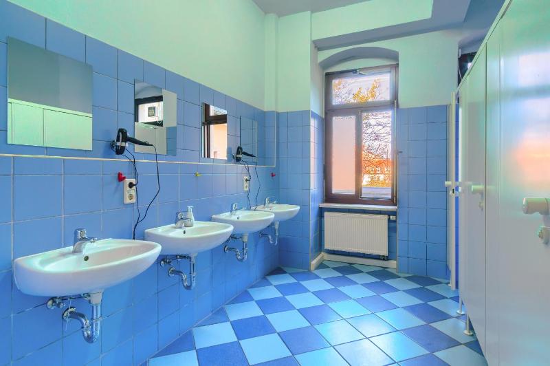 Triple Room with Shared Bathroom image 2
