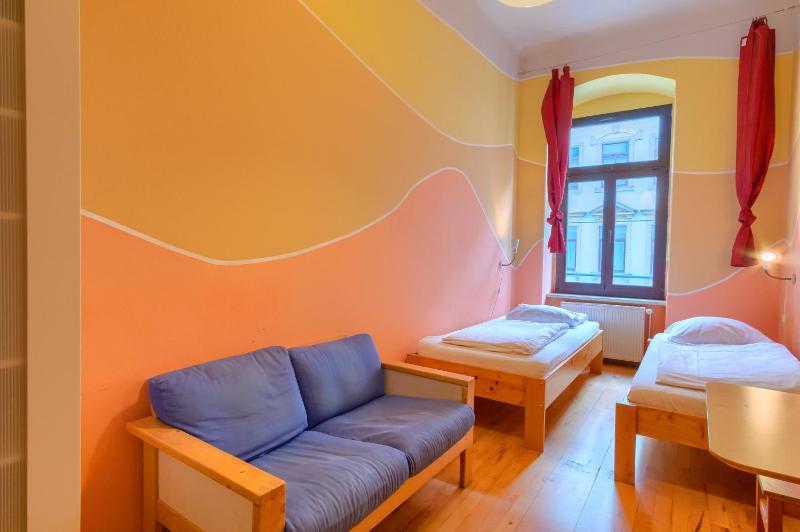 Twin Room with Shared Bathroom image 4