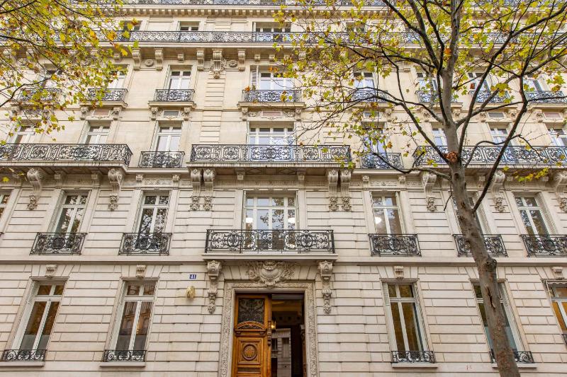 Four-Bedroom Apartment image 4