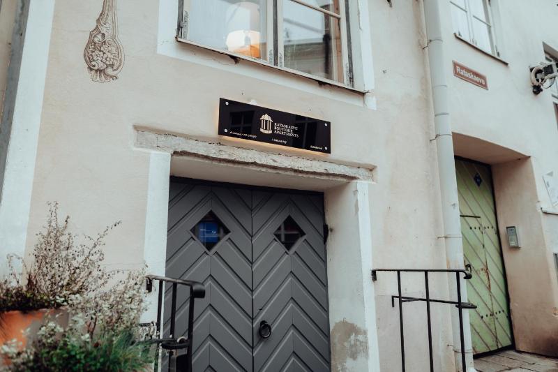 Deluxe Two-Bedroom Apartment with Balcony image 4