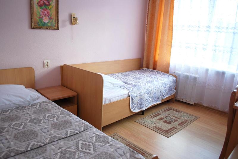 Twin Room image 2