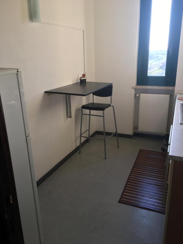 Budget One-Bedroom Apartment image 3