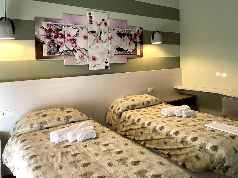 Superior Twin Room image 2