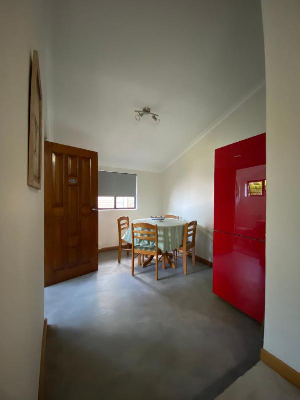 Comfortable Spacious Garden Cottage - image 12