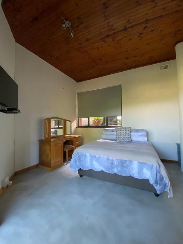 Comfortable Spacious Garden Cottage - image 2