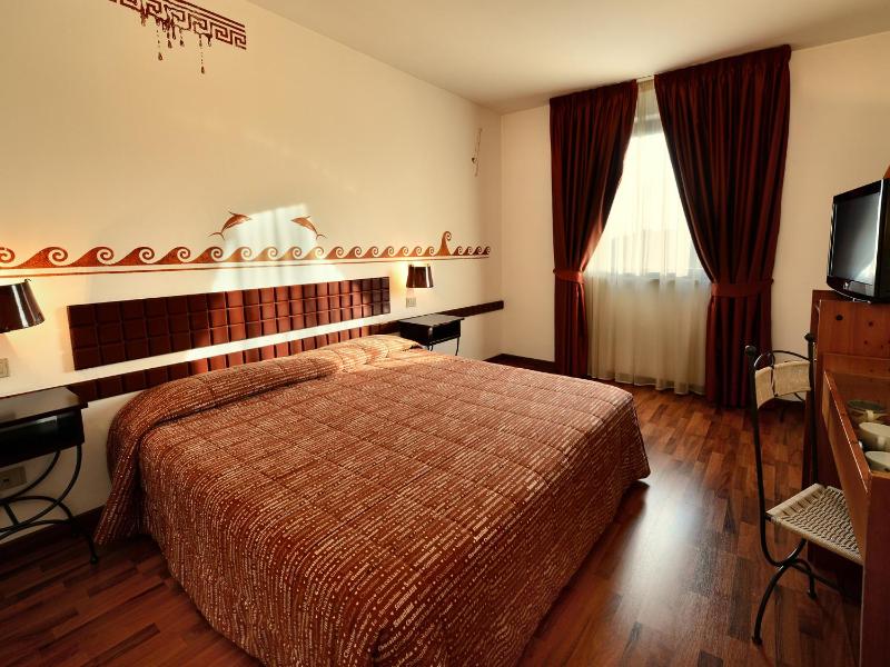 Double or Twin Room image 1