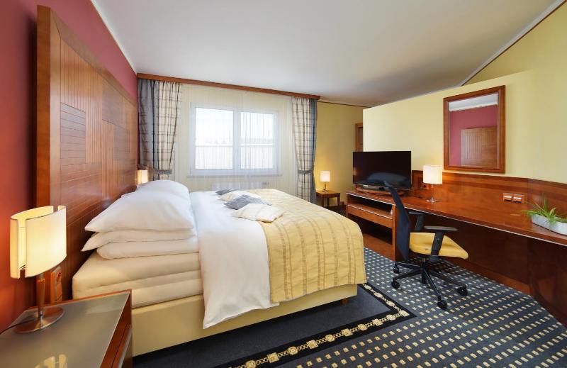 Executive Suite image 3
