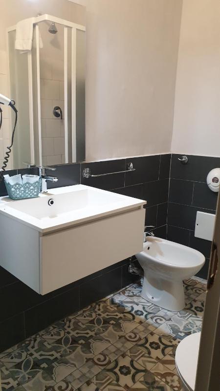 Triple Room with Bathroom image 2