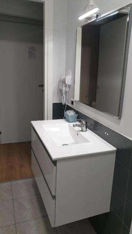 Single Room image 4