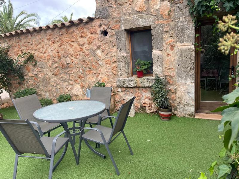 Two-Bedroom Apartment with Private Garden Ground Floor image 3