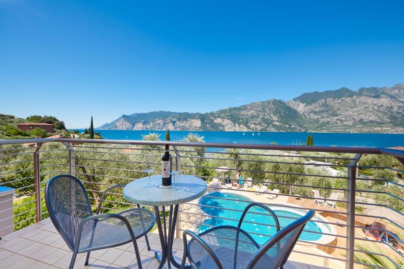 Superior Double or Twin Room with Lake View image 1