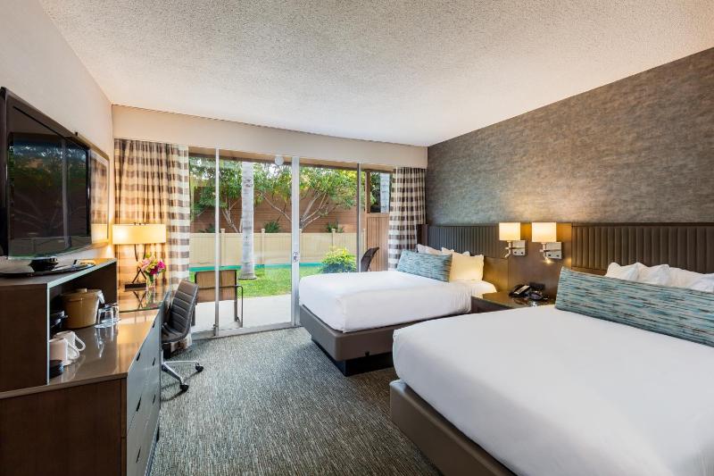 Premier Double Room with Two Double Beds image 3