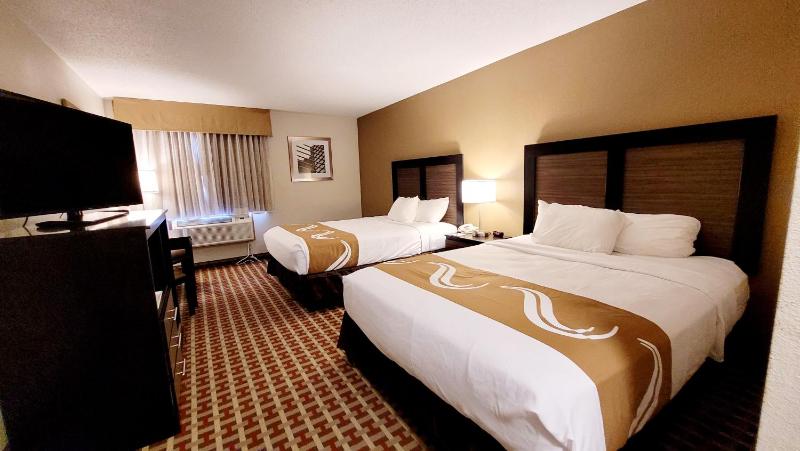 Double Room with Two Double Beds - Smoking image 2