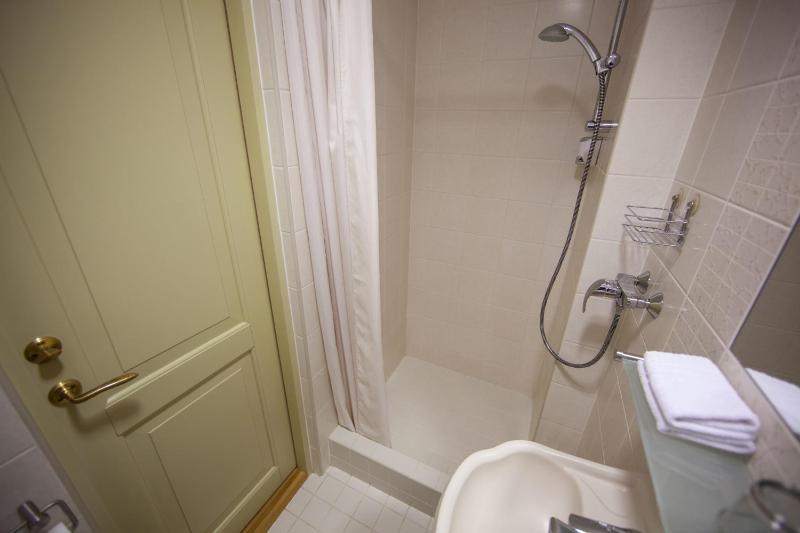 Double Room image 2