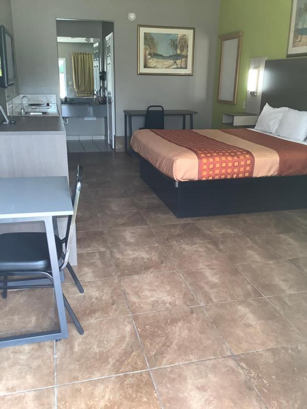  Deluxe King Room with Kitchenette - Non Smoking image 1