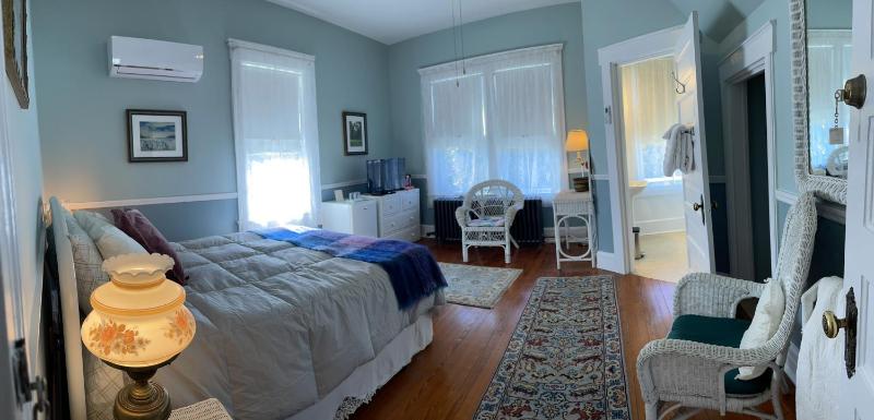 Queen Room image 3