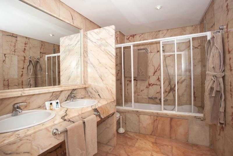Two-Bedroom Suite image 2