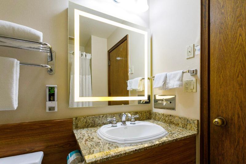 Queen Room image 2