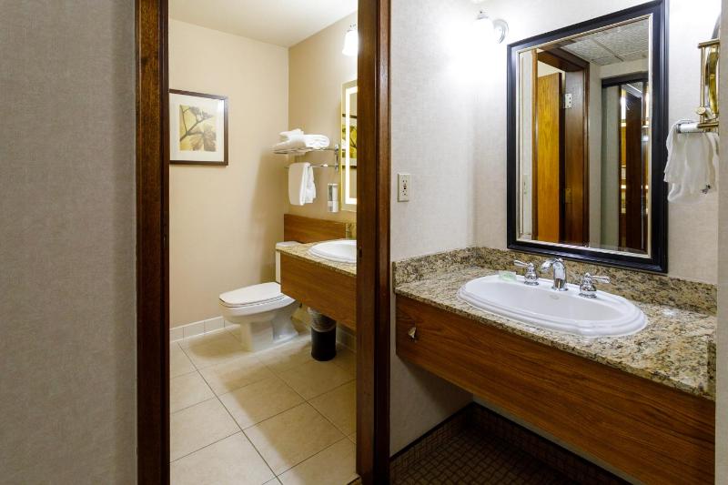 Queen Room image 3