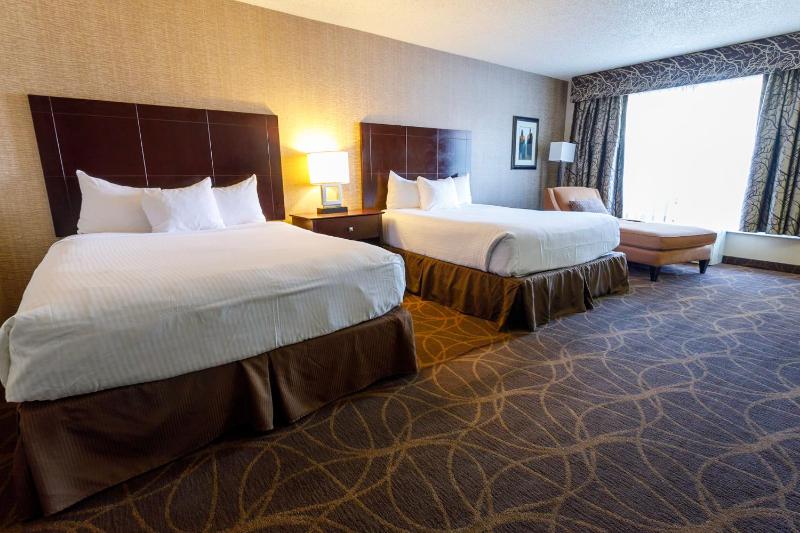 Deluxe Queen Room with Two Queen Beds - Smoking image 1