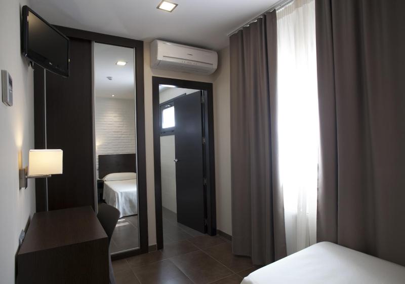 Single Room image 1