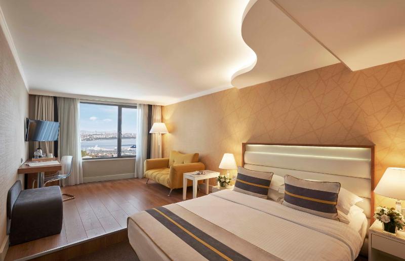 Deluxe Room with Bosphorus View image 4