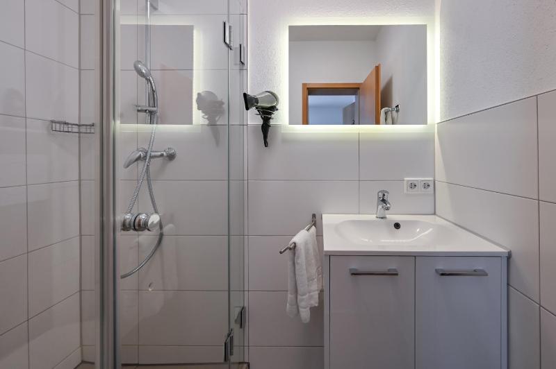 Double Room with Balcony image 4