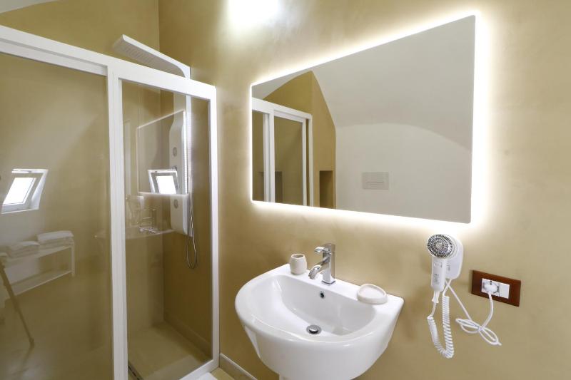 Superior Double Room image 4