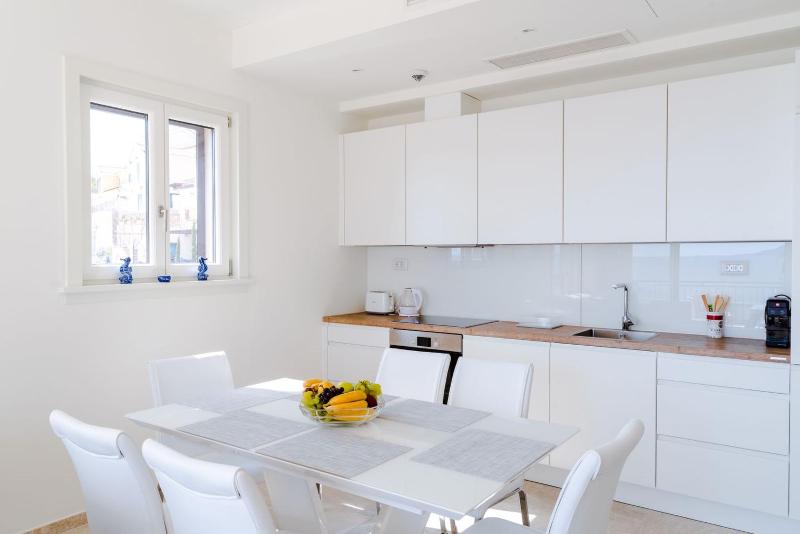 Three Bedroom Residence Sea View image 1