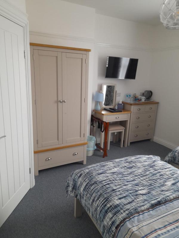Twin Room image 1